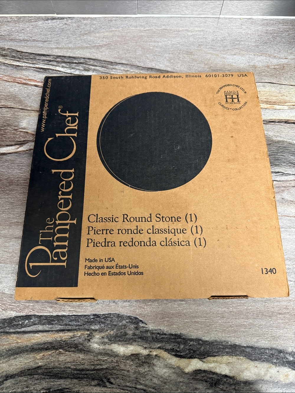 The Pampered Chef  Classic Round Stone